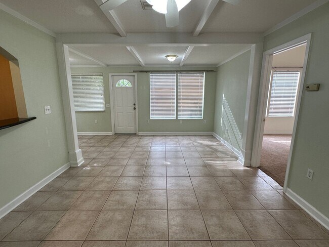 Foto del edificio - Seaside Retreat: Charming 2-Bed Home Near ...