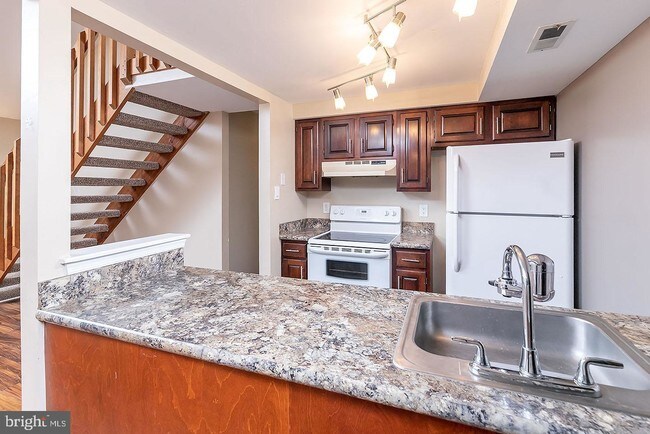 Building Photo - 137 Alpha Ct