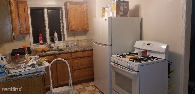 Building Photo - 2 br, 1 bath Apartment - 422 bartine st