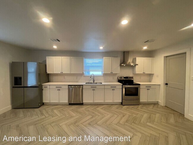 Building Photo - 3 br, 1 bath House - 131 4th Avenue