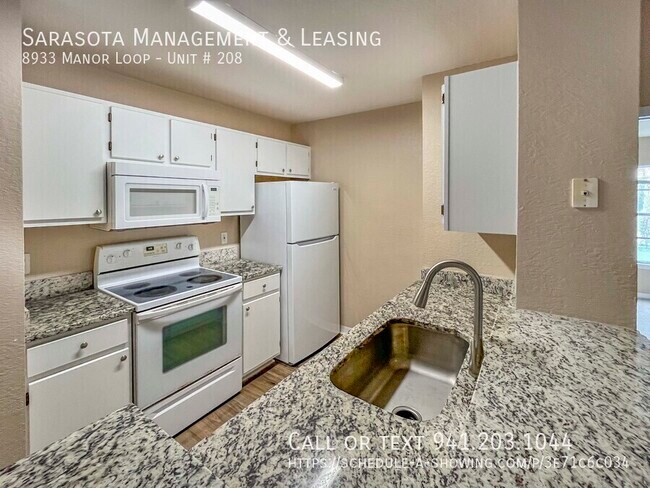 Foto del edificio - 8933 Manor Loop