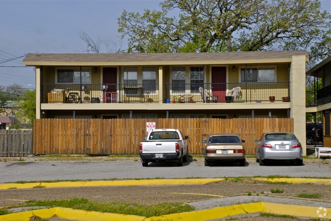 Building Photo - Oak Street Apartments