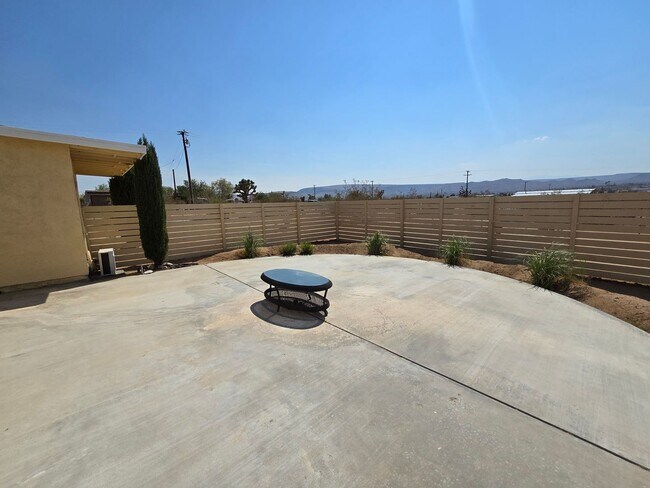 Foto del edificio - Secluded & Super Clean!