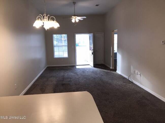 Building Photo - 15116 Deer Creek Dr
