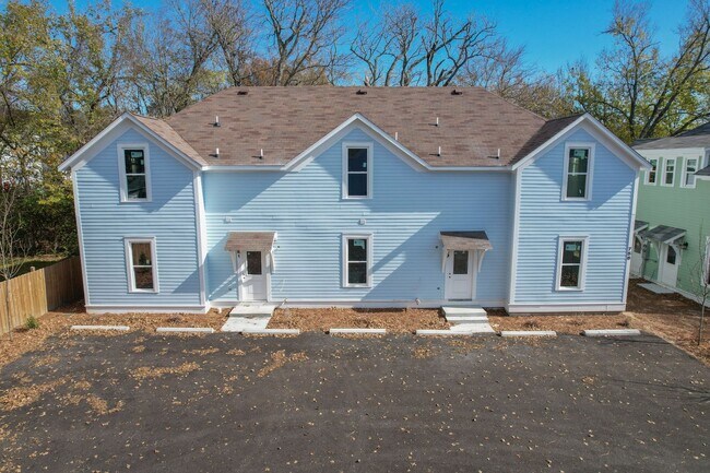 Building Photo - 756 S Locust Ave
