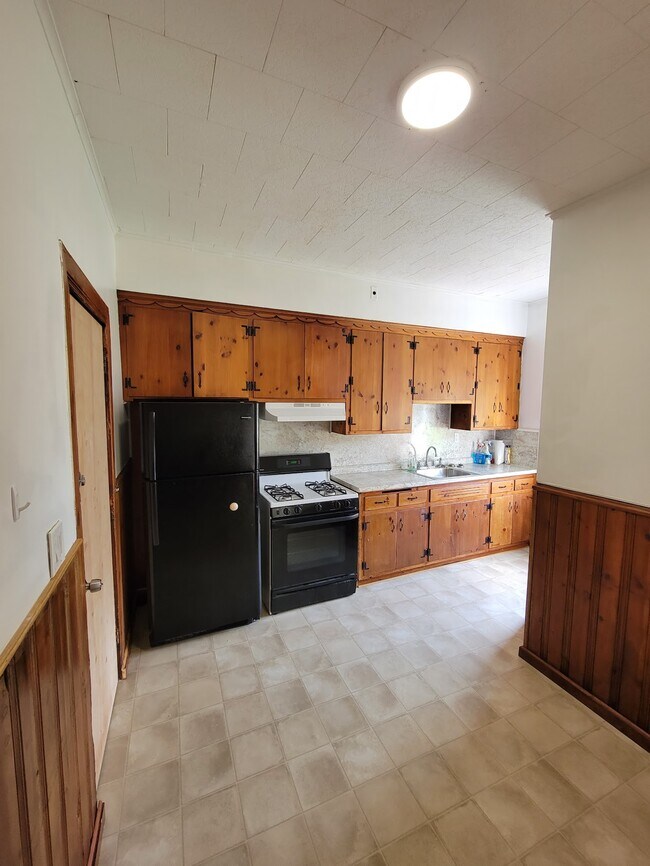 Building Photo - 585 67th St