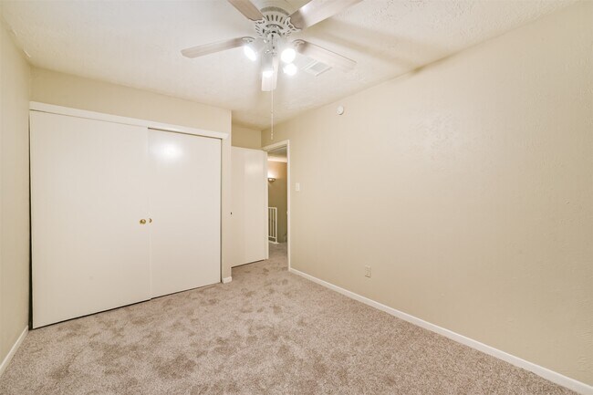 Building Photo - 3 Hedgebell Ct