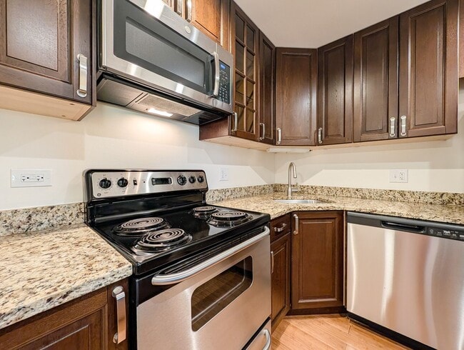 Building Photo - Waterbury Pointe Condominiums