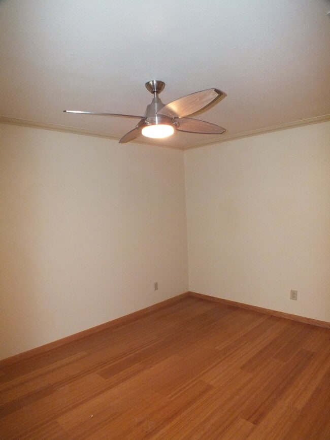 Building Photo - 2/2 CP sfh