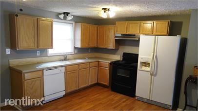 Foto del edificio - 4 br, 3 bath House - 4195 Village Square Lane