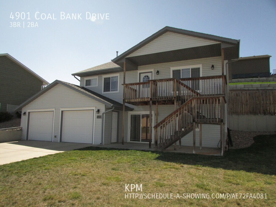 Primary Photo - 3 BEDROOM | 2 BATH | TRI-LEVEL | NORTH