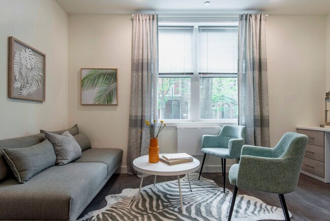 Interior Photo - Luna on Pine