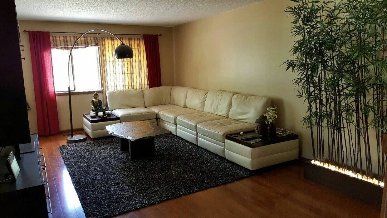 Foto principal - 10210 Yorktown Ln N