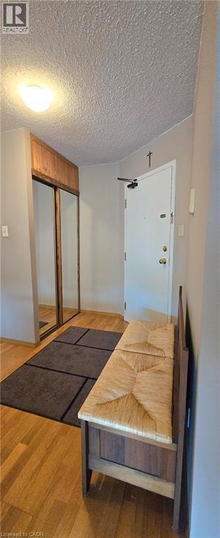 Photo du bâtiment - 404 Hunter St E