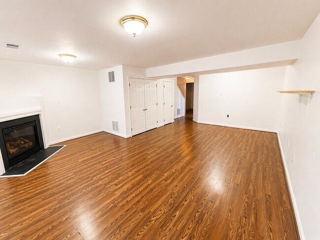 Foto del edificio - 6726 Emmanuel Ct