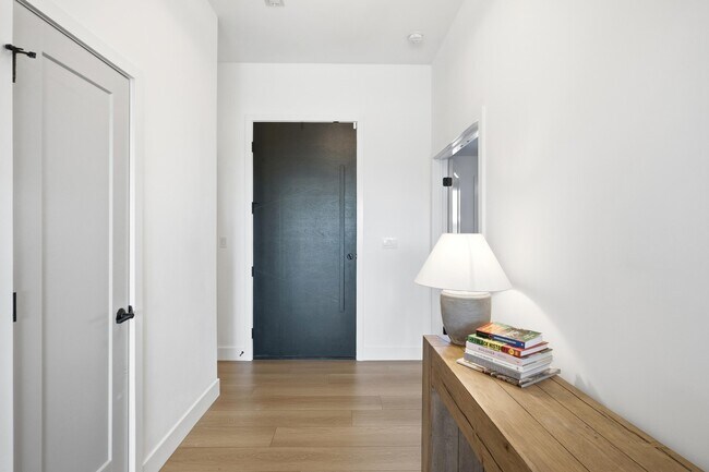 Foto del edificio - 1301 Haxby Ct