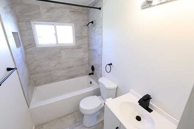 Foto del edificio - 1859 Delia Ave