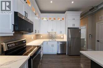 Building Photo - 145 Wellington St N