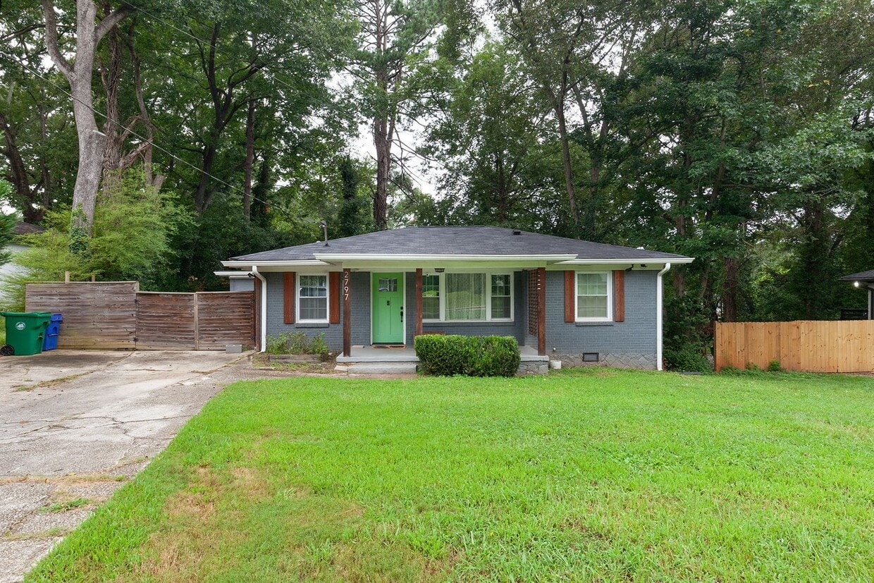 Primary Photo - Renovated 3/2 w/ Fenced In Backyard and Co...