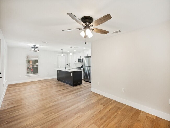 Foto del edificio - Welcome to Your Ideal Home: 3-Bedroom, 2-Bath Gem Near UNT and Downtown!