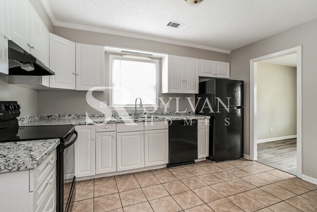 Building Photo - 1204 Glenarden Dr