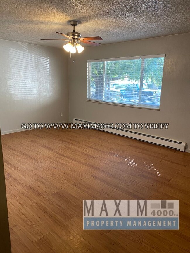 Foto del edificio - 1035-1037 CEDAR WAY