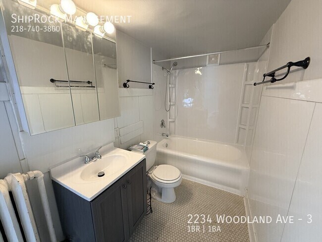 Foto del edificio - 2234 Woodland Ave