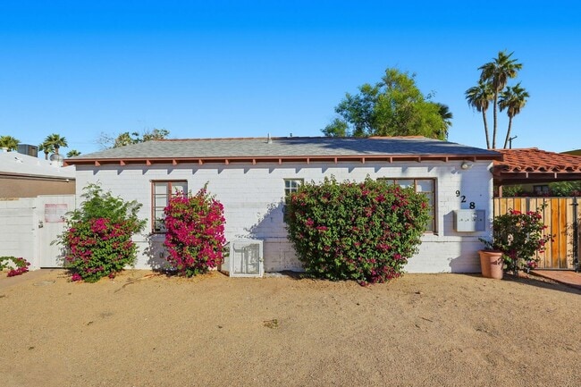 Building Photo - Great complex in Central Phoenix