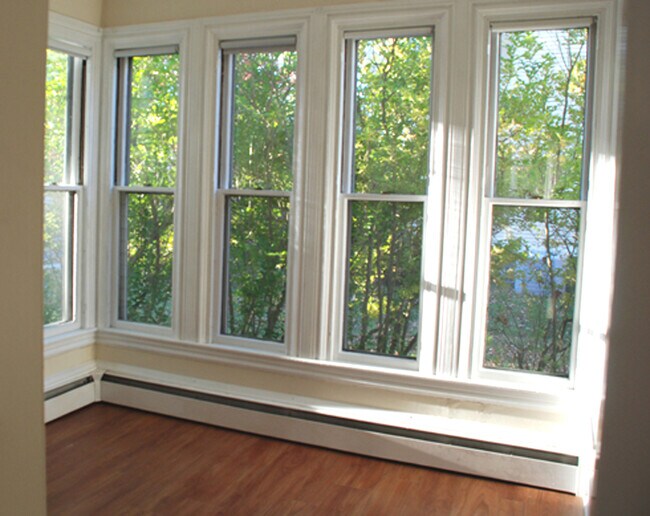 Side room - 197 Miller Ave