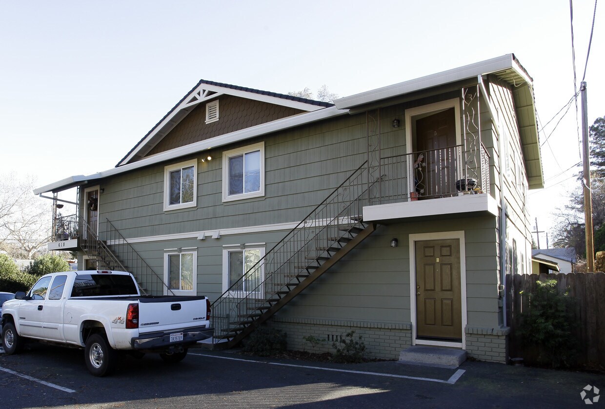 Foto del edificio - 618-620 Oak Ave