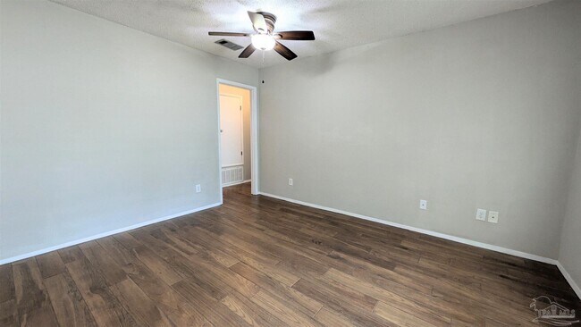 Foto del edificio - 9648 Hollowbrook Dr