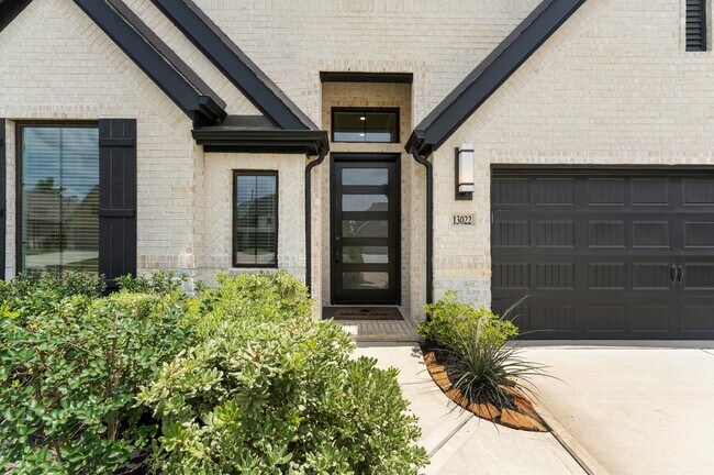 Building Photo - 13022 Soaring Frst Dr