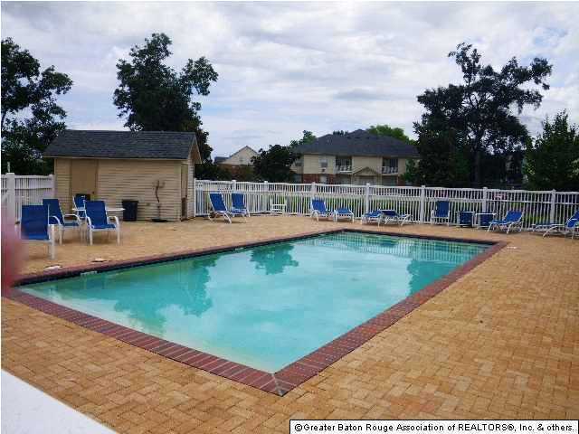 Building Photo - 3 Bedroom Condo Near LSU! Located in a gat...