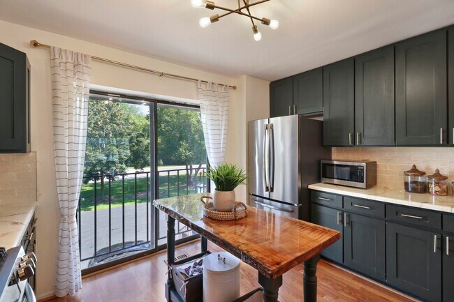 Foto del edificio - 759 N Old Rand Rd