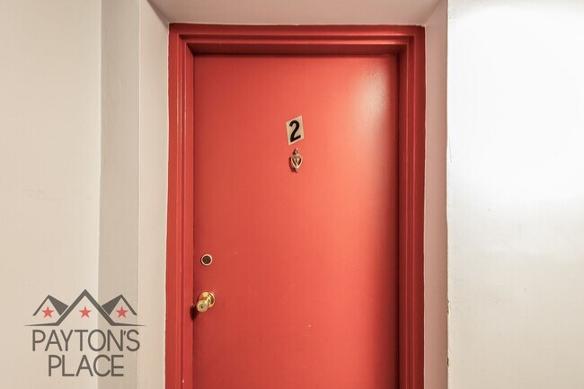 Foto del edificio - Spacious condo with Water included and Parking!!!