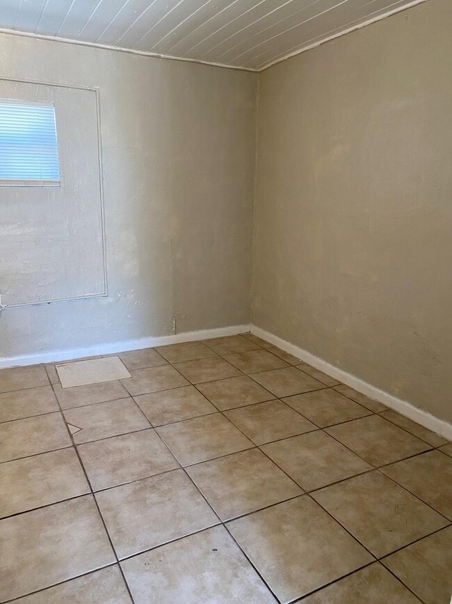 Building Photo - 711 Palm Beach Lakes Blvd