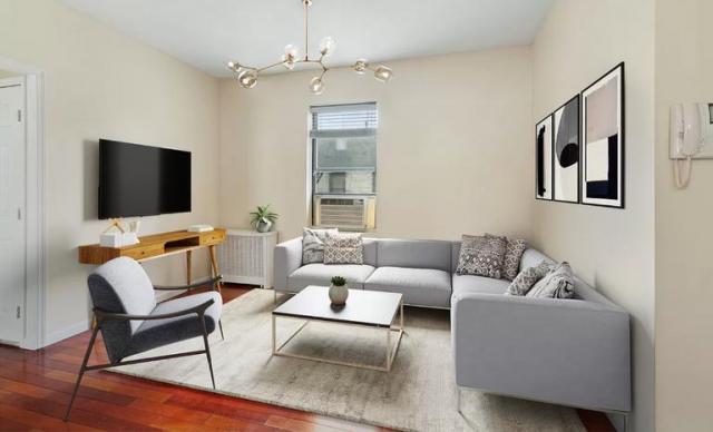 Foto principal - 2 bedroom in Queens NY 11105