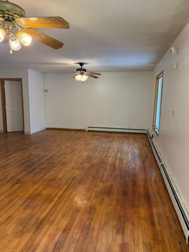 Building Photo - 4521 Lauesen Ave