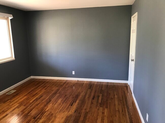 Building Photo - 505 Chele Dr