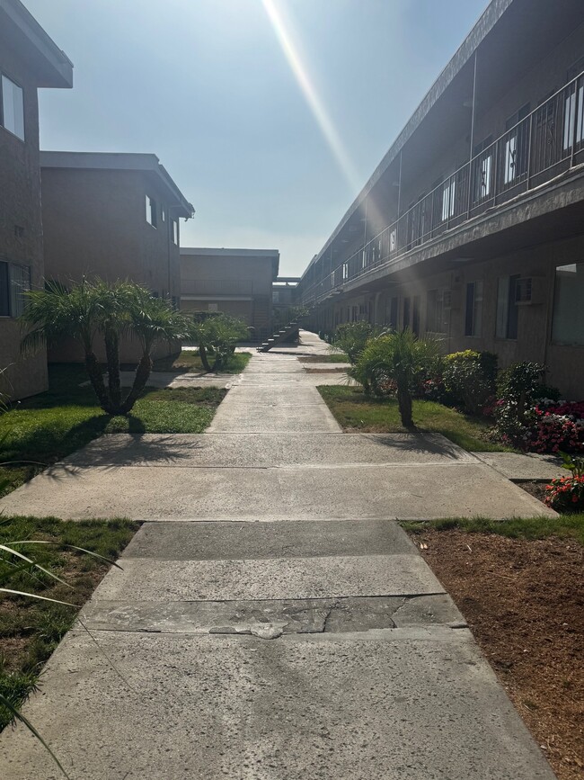 Building Photo - Studio Pointe Apartments