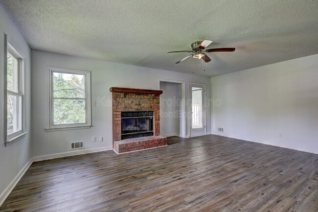 Photo - 212 Clarkdell Dr House