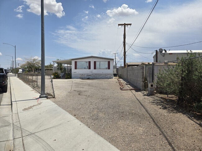 Foto del edificio - 220 Hopi Ln