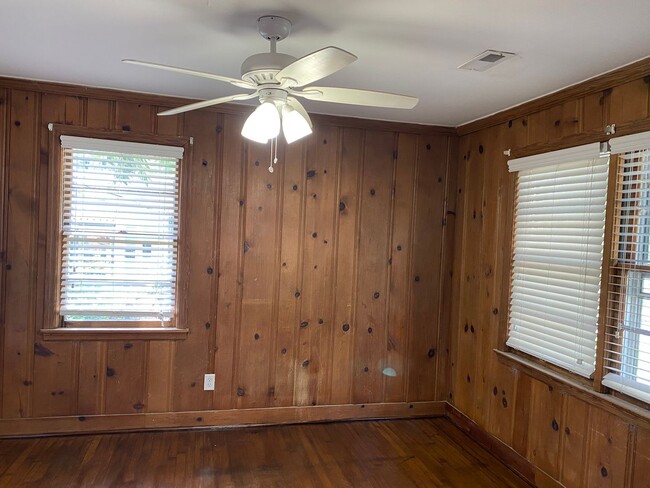 Building Photo - Rosewood