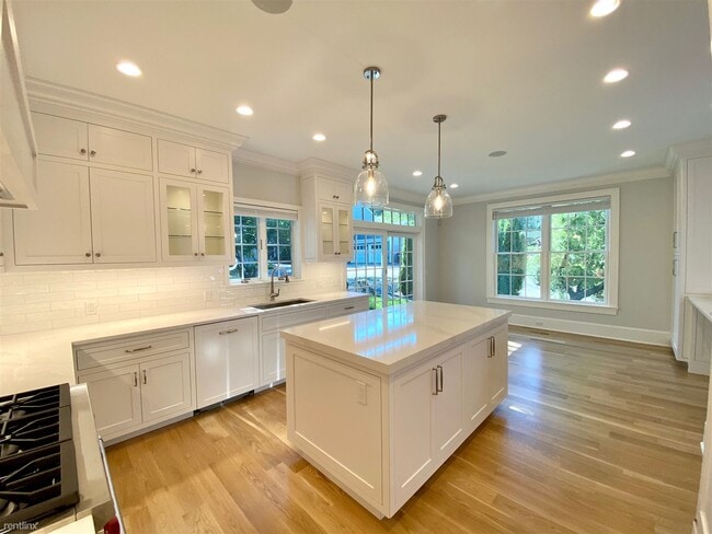 Building Photo - 3 br, 4.5 bath House - 55 Indian Harbor Dr