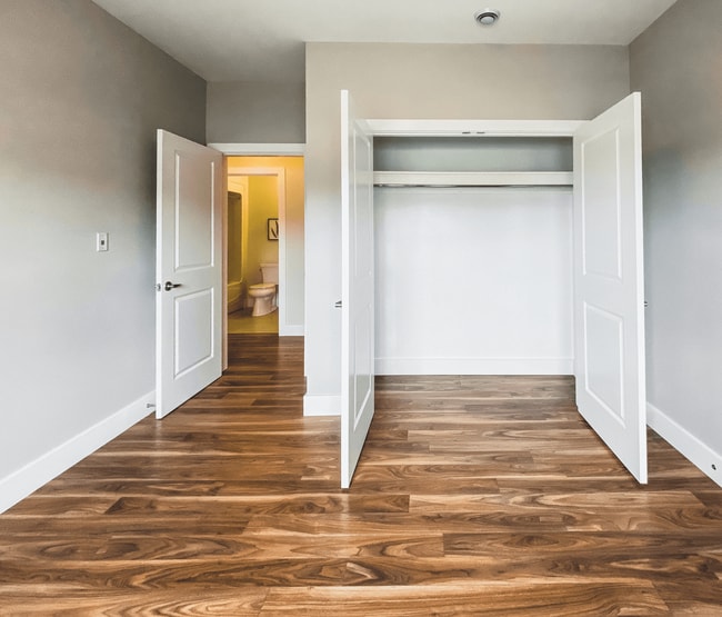 Building Photo - Chelsea Place