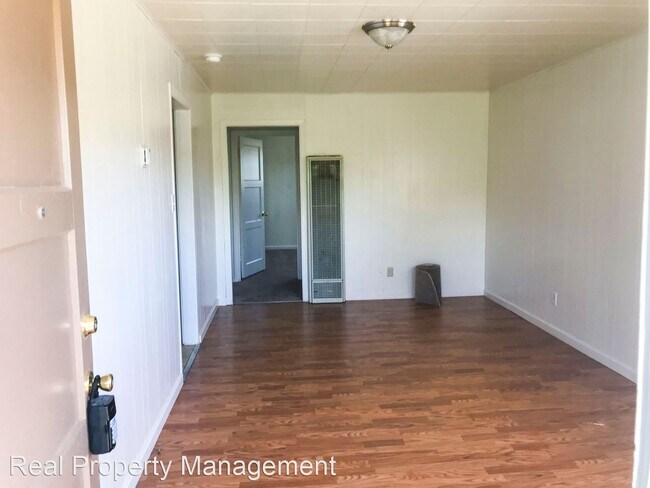 Building Photo - 2851 Highland Dr