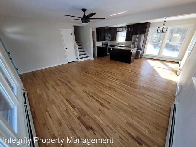 Building Photo - 3 br, 1.5 bath House - 112 Rayna Street
