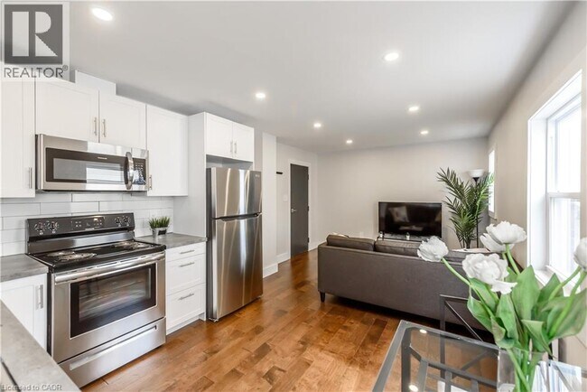 Building Photo - 35 Niagara St