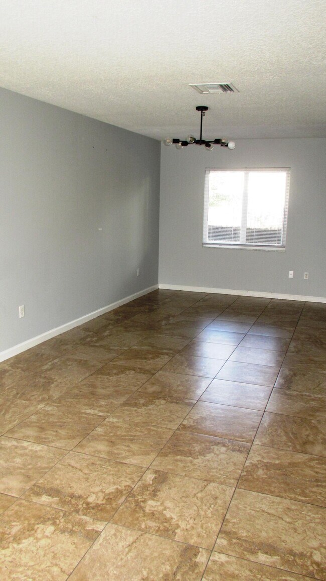 Foto del edificio - 13793 Yarmouth Dr