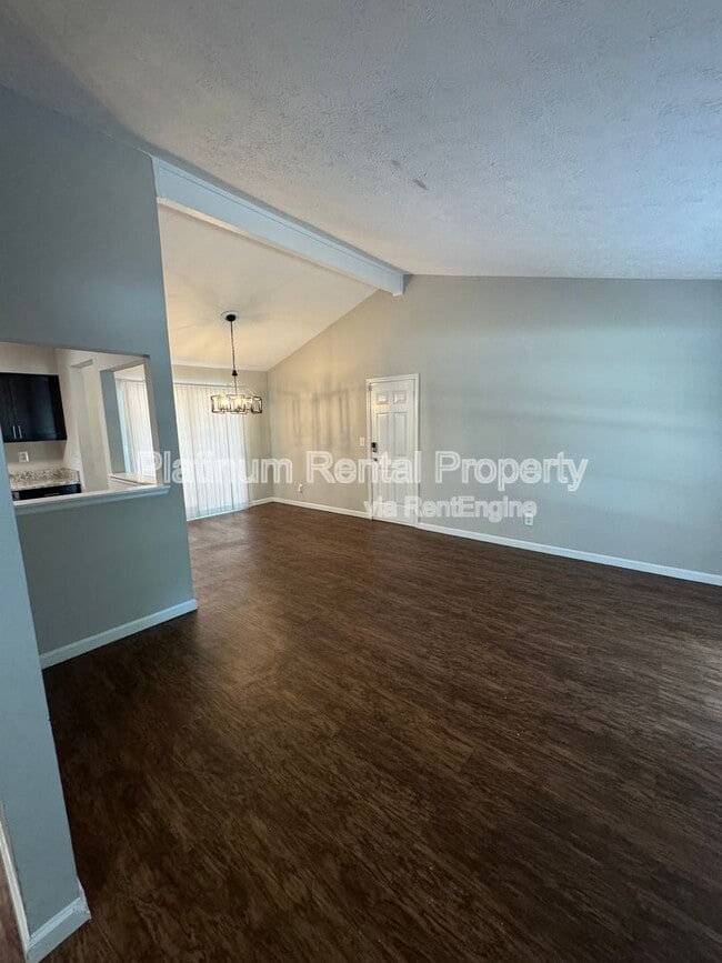 Building Photo - 270 Splitwood Ln